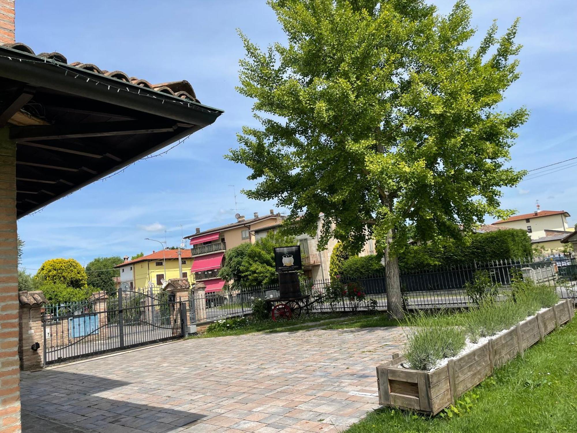Gocce Balsamiche Apartment Ravarino Bagian luar foto